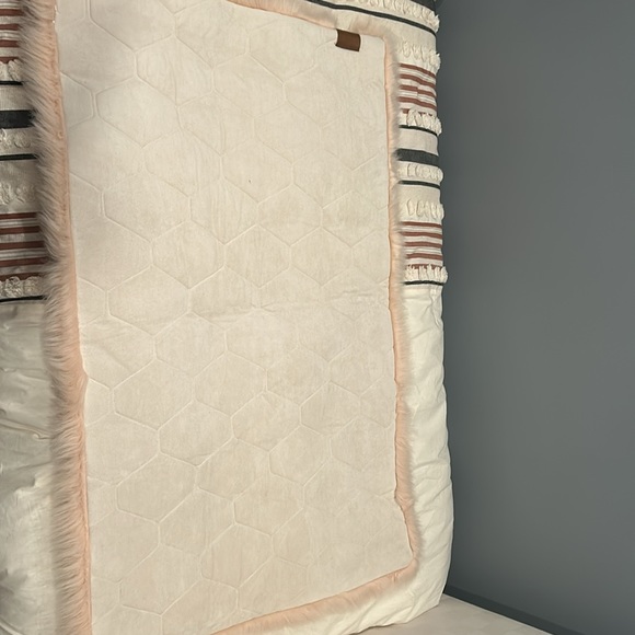 UGG Rug 41”x27” - Picture 3 of 4